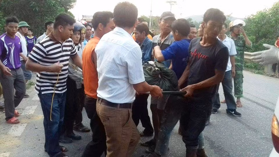 Cưa đạn B40, em tử vong tại chỗ, anh ruột nhập viện vì bị thương nặng ảnh 1