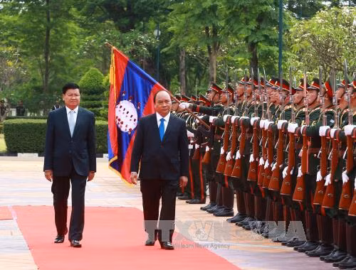 Lễ đón trọng thể Thủ tướng Nguyễn Xuân Phúc tại thủ đô Viêng Chăn, Lào ảnh 1