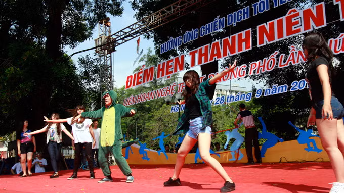 Liên hoan nghệ thuật đường phố đầu tiên ở Hà Nội ảnh 1
