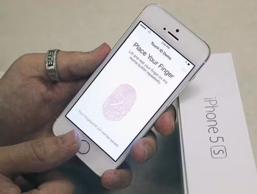 Háo hức ngày đầu iPhone 5S, 5C lên kệ ảnh 8