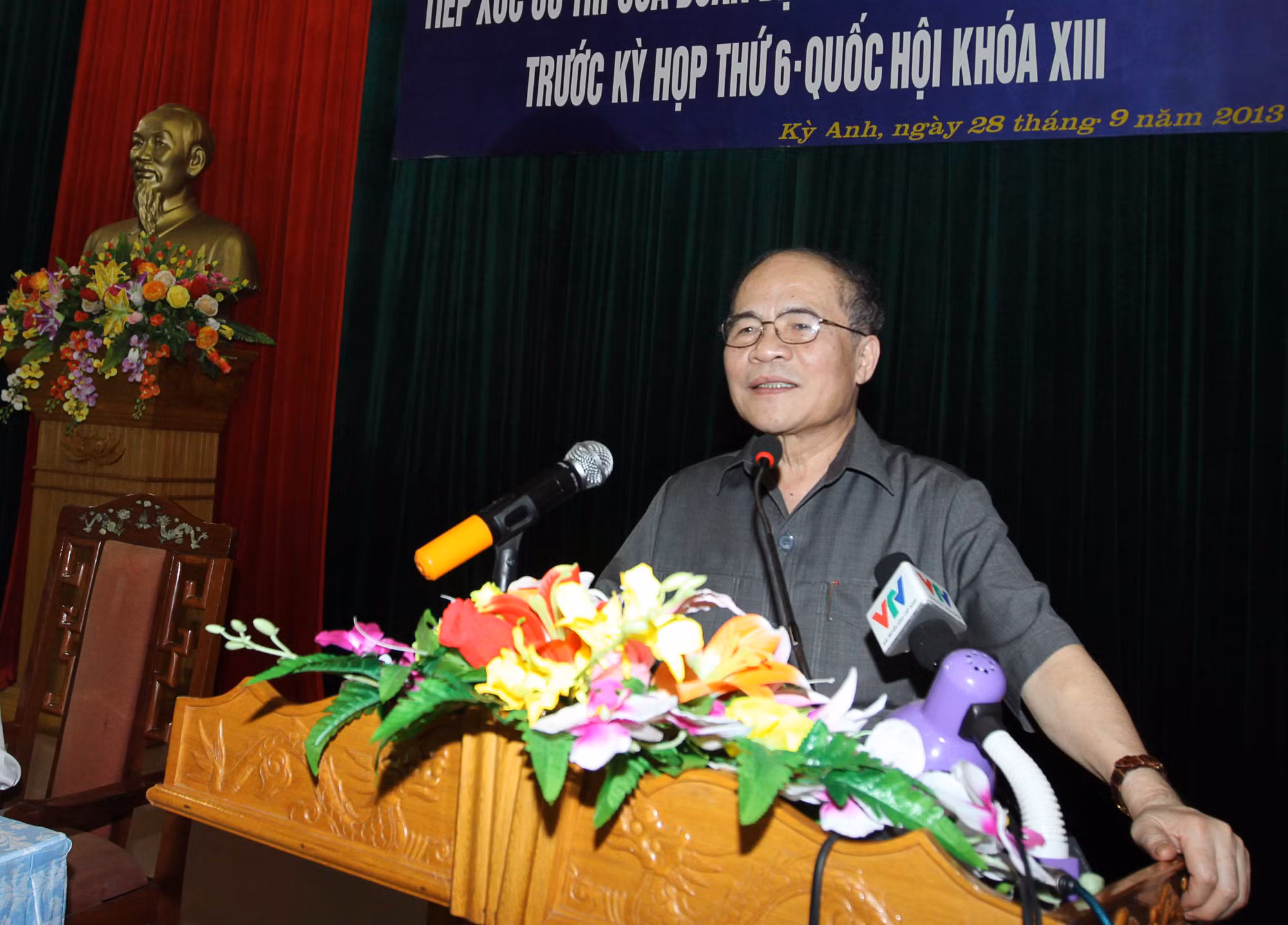 Chủ tịch Quốc hội tiếp xúc cử tri Hà Tĩnh ảnh 1