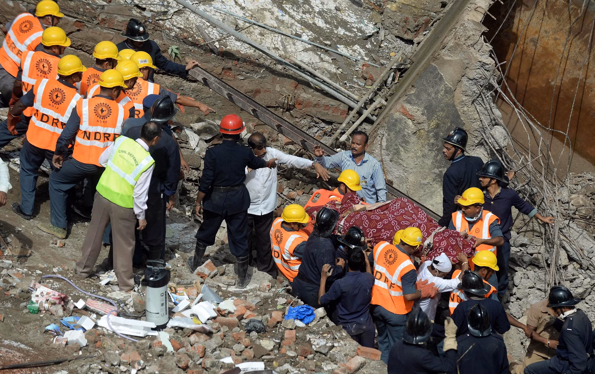 Ít nhất 25 người chết trong vụ sập nhà tại Ấn Độ ảnh 1