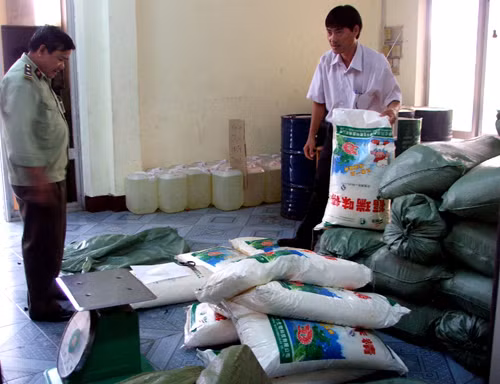 Tịch thu hơn 1,2 tấn mì chính lậu ảnh 1