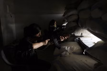 Chân dung nữ phiến quân Syria ảnh 7