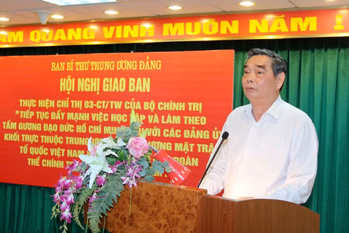 Đẩy mạnh học tập và làm theo tấm gương đạo đức Hồ Chí Minh ảnh 1