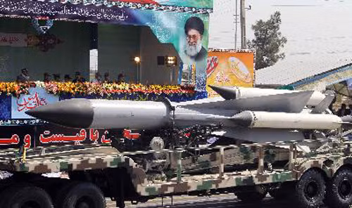 Iran phô diễn 30 tên lửa có tầm bắn 2.000 km ảnh 1