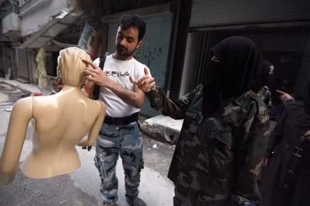 Chân dung nữ phiến quân Syria ảnh 12