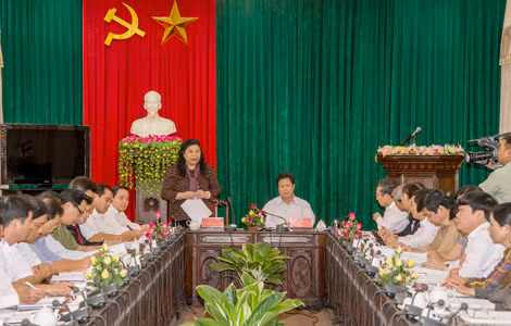 Đồng chí Tòng Thị Phóng làm việc tại Tuyên Quang ảnh 1