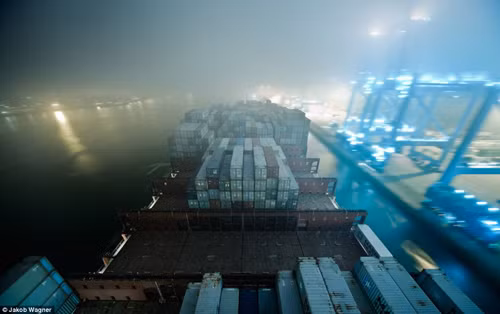 'Khám phá' tàu container 'khủng' nhất thế giới ảnh 7