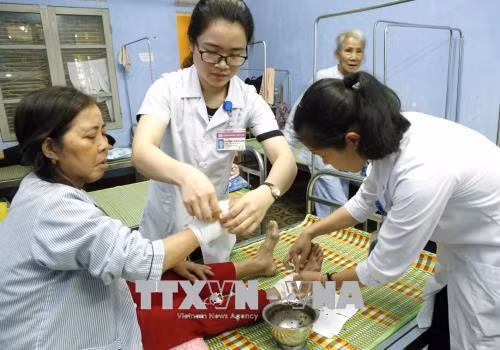 Thực hiện Thông tư 15: Bảo đảm quyền lợi cho người dân khi đi khám chữa bệnh ảnh 1