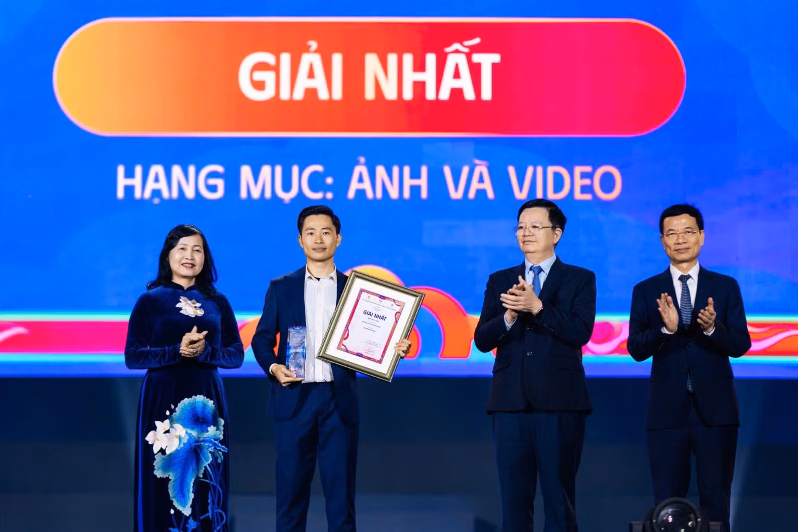 Chú thích ảnh