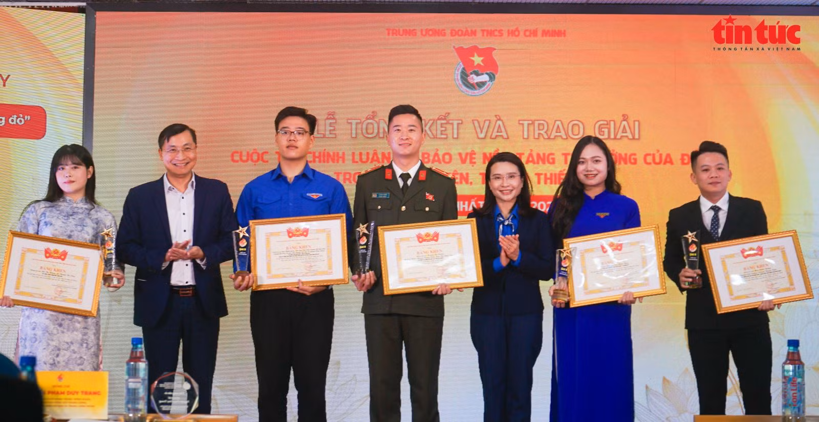 Chú thích ảnh