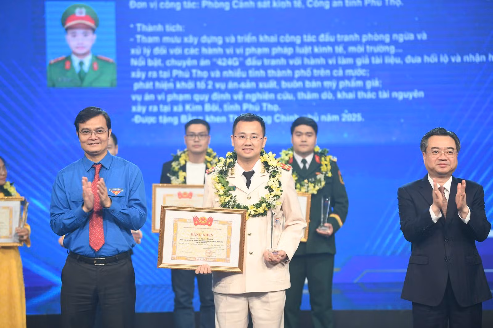 Đại úy Trần Quốc Khánh vinh dự nhận giải thưởng Gương mặt trẻ Việt Nam tiêu biểu 2025.