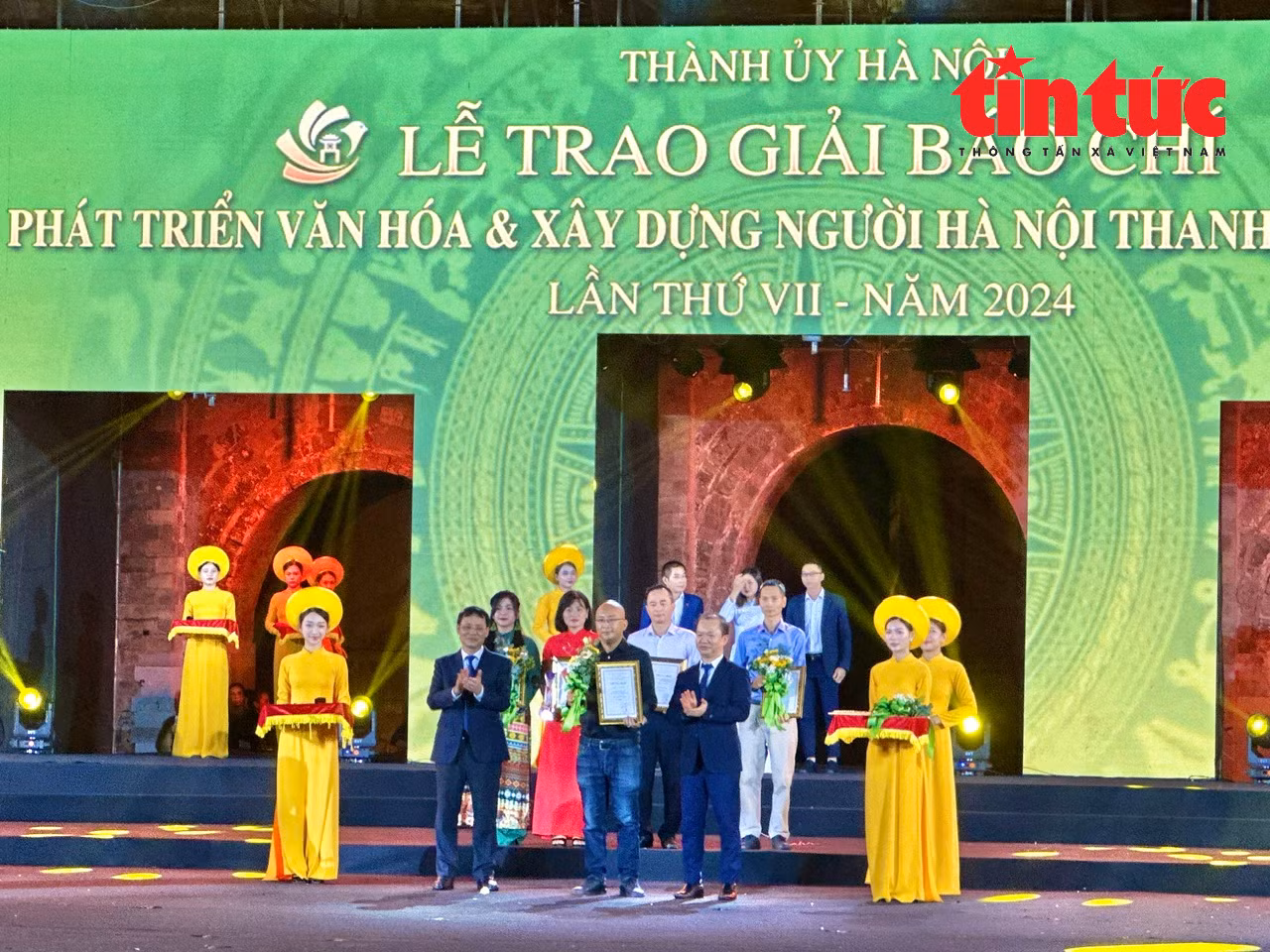 Chú thích ảnh