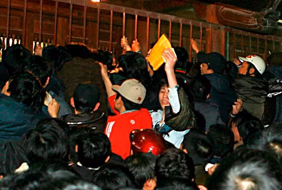 Trước mùa lễ hội 2012: “Tháo ngòi nổ” lễ khai ấn đền Trần? ảnh 1