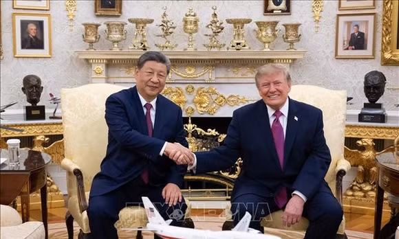Chủ tịch Trung Quốc Tập Cận Bình (trái) và Tổng thống Mỹ Donald Trump tại cuộc gặp ở Nhà Trắng, ngày 24/9/2026. Ảnh: THX/TTXVN phát