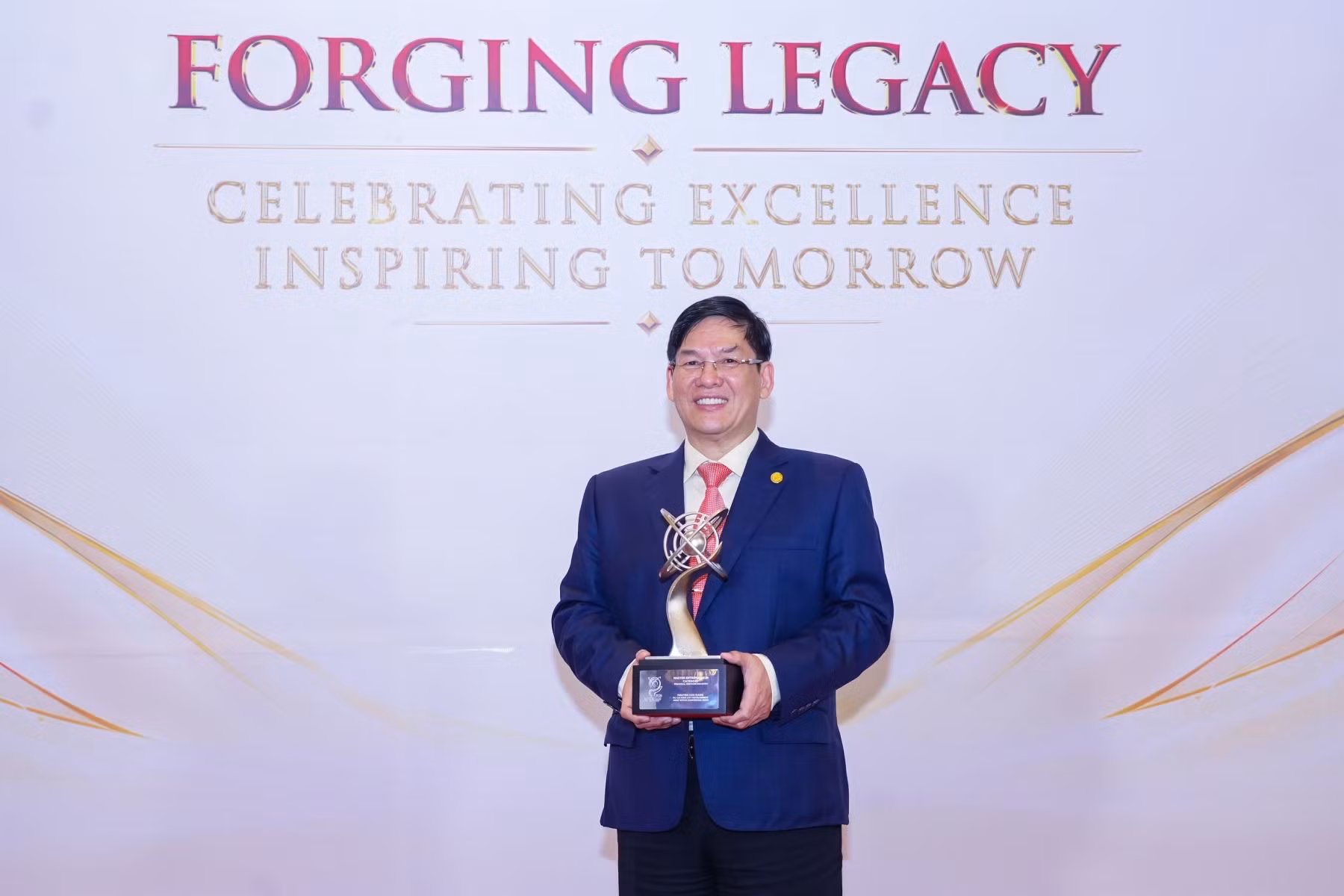 Ông Nguyễn Hữu Đặng, Tổng Giám đốc HDBank, nhận giải “Doanh nhân xuất sắc Châu Á” tại APEA 2026.
