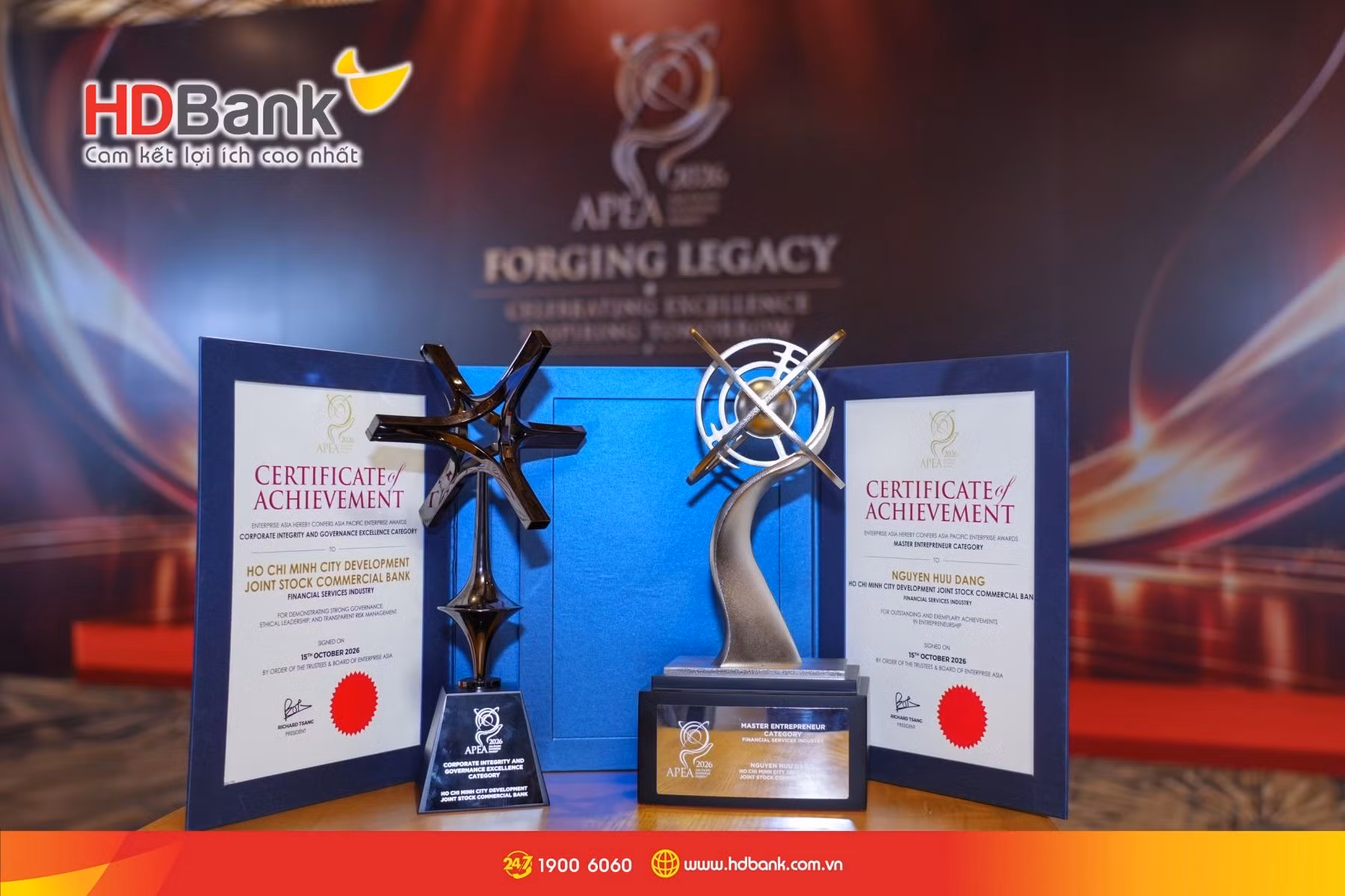 HDBank nhận giải “Doanh nghiệp Quản trị Bền vững và Minh bạch” tại Asia Pacific Enterprise Awards (APEA) 2026. Cùng sự kiện, ông Nguyễn Hữu Đặng - Tổng Giám đốc HDBank được trao giải “Doanh nhân xuất sắc Châu Á”