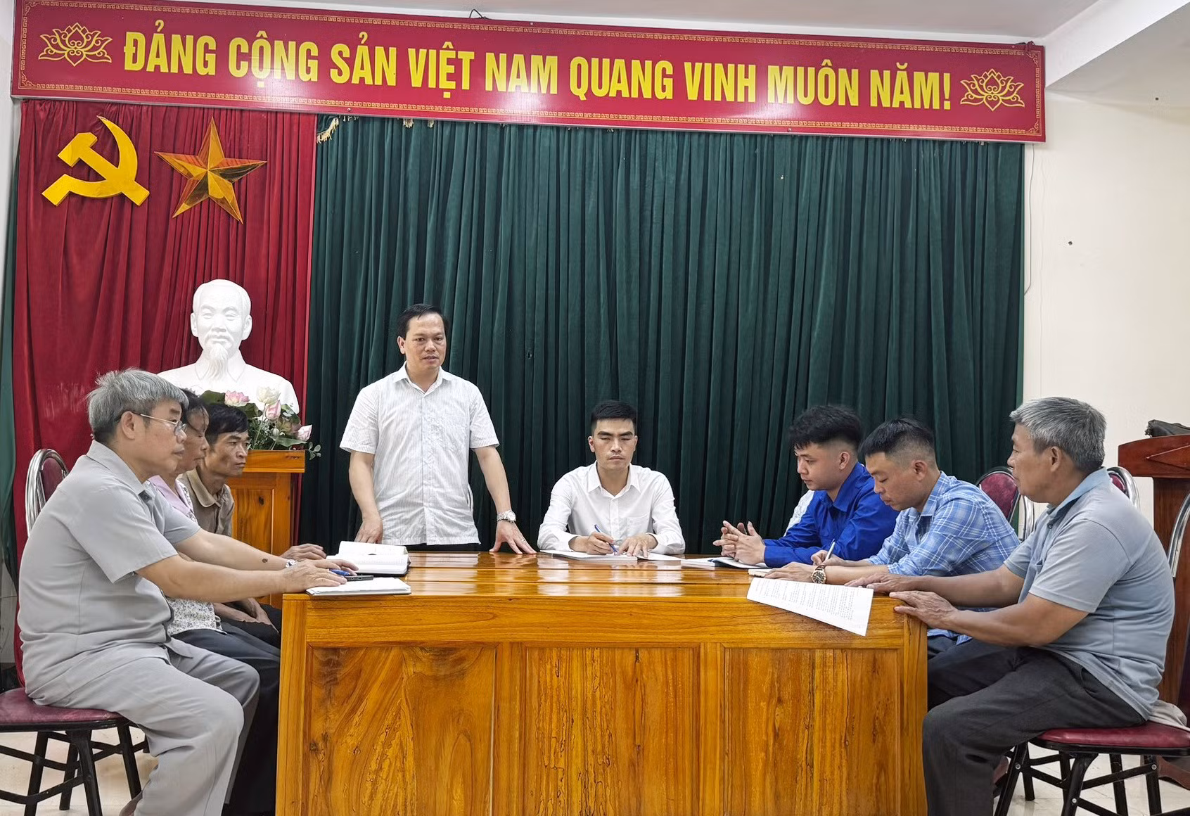 Chi bộ thôn Nai, xã Trung Sơn, tỉnh Phú Thọ họp triển khai công tác phát triển Đảng tại Chi bộ.