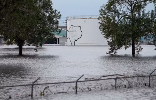 Mỹ: Nổ tại nhà máy hóa chất bị ngập nước do bão Harvey ảnh 1