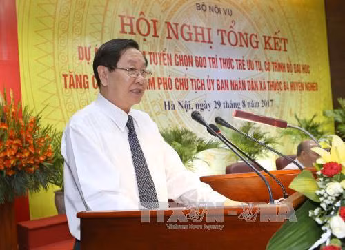  Không hạ thấp tiêu chuẩn trình độ của cán bộ cấp xã ảnh 1