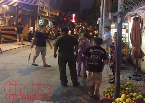 Nổ súng khống chế thanh niên dùng hung khí đe dọa cảnh sát ảnh 1