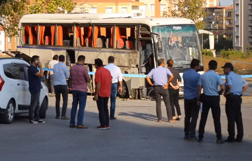 Thổ Nhĩ Kỳ: Nổ bom nhằm vào xe buýt chở quản giáo tại thành phố Izmir ảnh 1