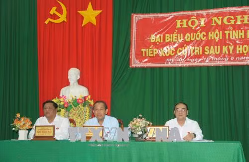 Cử tri quan tâm nhiều vấn đề 'nóng' ảnh 1