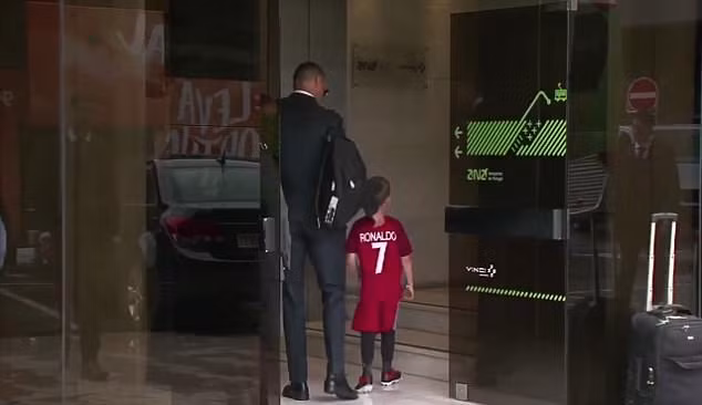 Cristiano Ronaldo, Lionel Messi và các đồng đội đều đã có mặt ở Nga ảnh 4