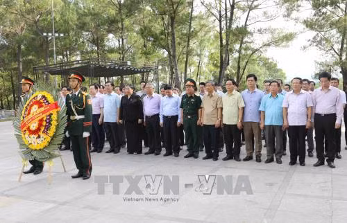 Phó Chủ tịch Quốc hội Tòng Thị Phóng thăm và làm việc tại Quảng Trị ảnh 1