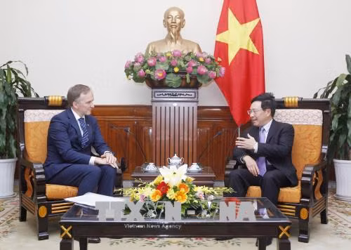 Phó Thủ tướng, Bộ trưởng Ngoại giao Phạm Bình Minh tiếp Quốc vụ khanh Bộ Ngoại giao Latvia ảnh 1