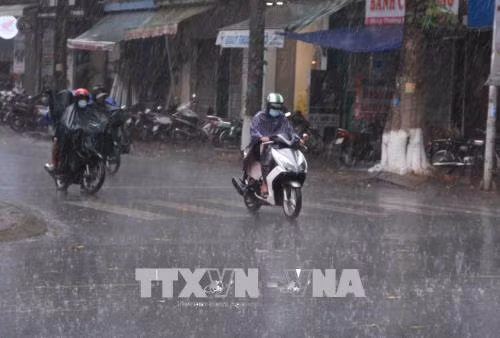Mưa rào và dông nhiều nơi, nguy cơ lũ quét, sạt lở ở vùng núi phía Bắc ảnh 1