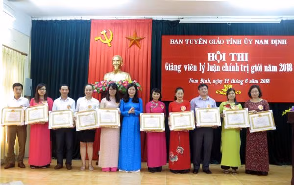 Nâng cao chất lượng giáo dục chính trị ở cơ sở ảnh 1