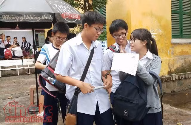 Học sinh bối rối vì đề Toán dài và có nhiều đổi mới ảnh 1