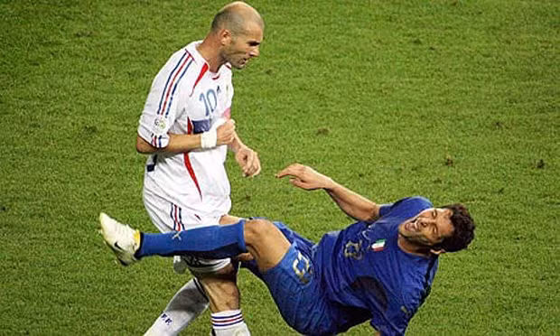 Những cầu thủ 'tàn nhẫn' nhất trong lịch sử World Cup ảnh 2
