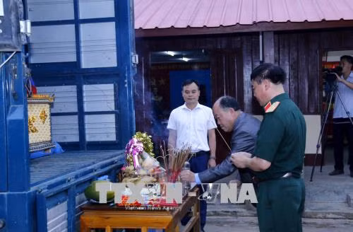 Lễ hồi hương hài cốt quân tình nguyện và chuyên gia Việt Nam hy sinh tại Lào ảnh 2