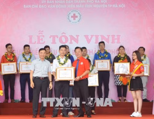 Hà Nội biểu dương 196 gia đình, cá nhân hiến máu tiêu biểu ảnh 1