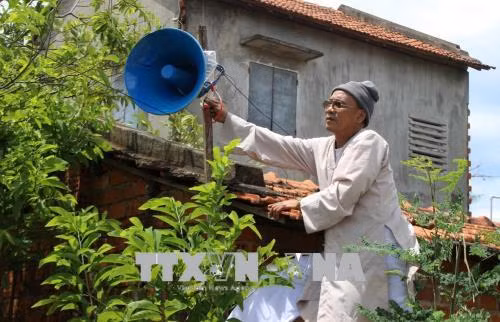 Lắp đặt loa cảnh báo, giúp người dân qua đường sắt an toàn ảnh 1