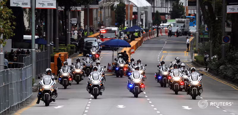 Đoàn xe của nhà lãnh đạo Kim Jong-un hướng tới Sentosa. Ảnh: Reuters
