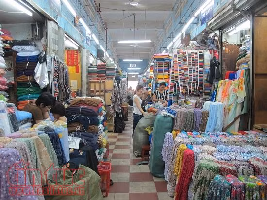 Chợ truyền thống TP Hồ Chí Minh đổi cách bán hàng để hút khách ảnh 1