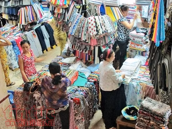 Chợ truyền thống TP Hồ Chí Minh đổi cách bán hàng để hút khách ảnh 2
