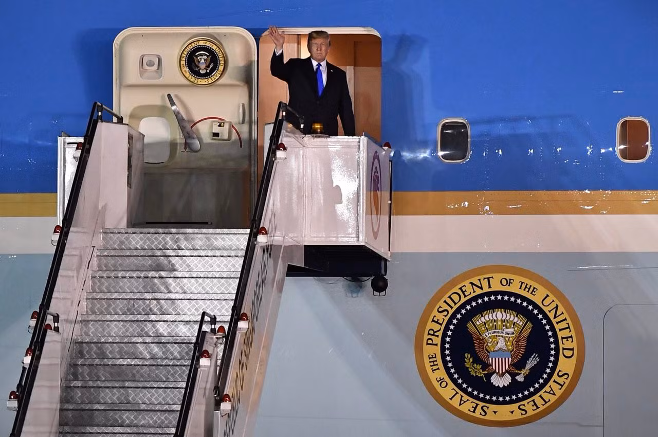 Chuyên cơ Không lực Một của Tổng thống Trump đến Singapore ảnh 1