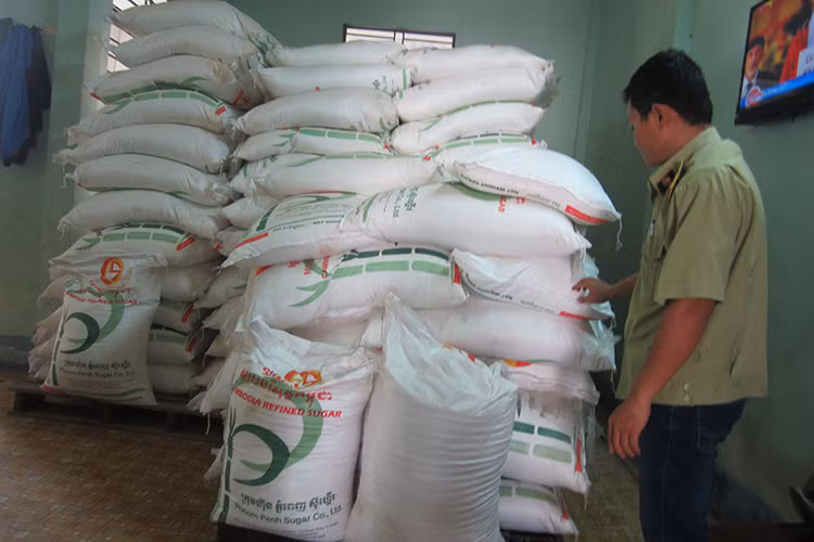 Kiểm soát mặt hàng đường để ngăn hàng lậu ảnh 1