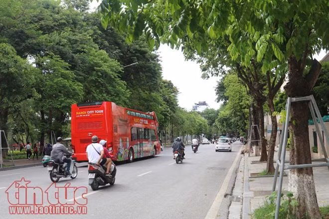 Xe buýt du lịch 2 tầng tại Hà Nội vắng khách ảnh 7
