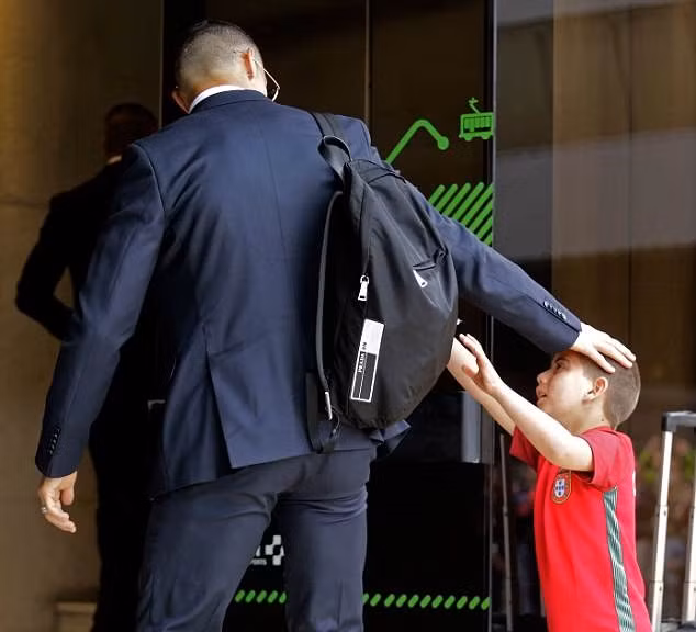 Cristiano Ronaldo, Lionel Messi và các đồng đội đều đã có mặt ở Nga ảnh 3