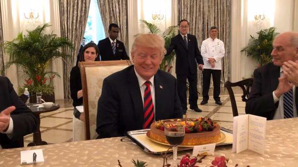 Tổng thống Trump làm gì trong ngày sinh nhật? ảnh 1