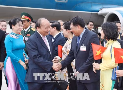 Thủ tướng bắt đầu chương trình tham dự Hội nghị cấp cao ACMECS 8 và CLMV 9 ảnh 2