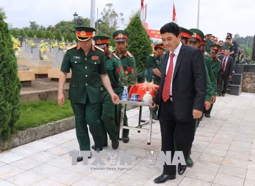 Truy điệu, an táng 25 hài cốt liệt sỹ quân tình nguyện Việt Nam hy sinh tại Lào ảnh 1