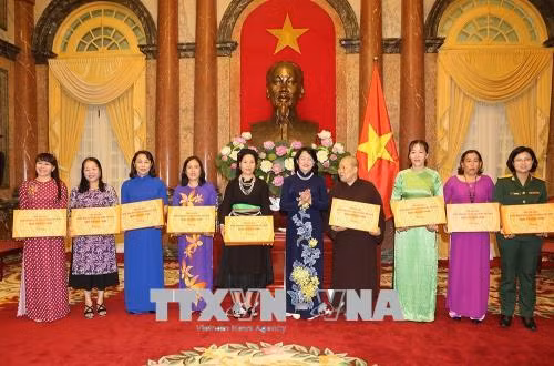Hội viên phụ nữ là những người sản xuất sản phẩm tiêu dùng sạch ảnh 2