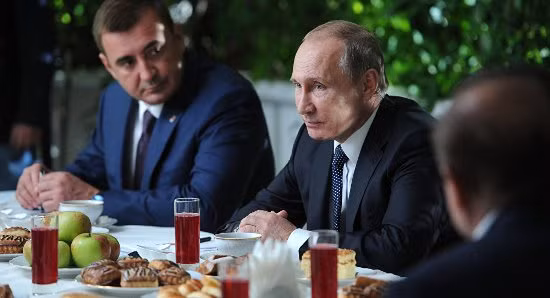 Tổng thống Putin nếm chiếc bánh Lev Tolstoy yêu thích ảnh 1